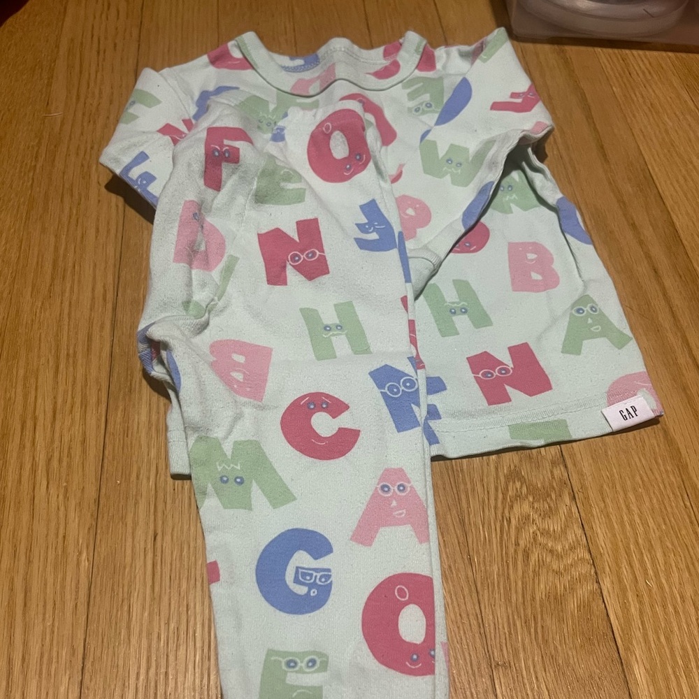 12-18 month gap pjs - like new